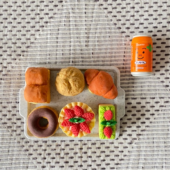 7 dessert food erasers w/ serving tray 🍰 - Picture 3 of 4